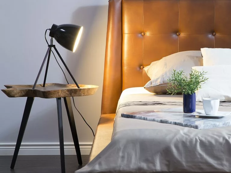 Beliani Mesa Auxiliar De Madera De Teca Clara/negro 60 Cm ELSA 7 Beliani Mesa Auxiliar De Madera De Teca Clara/negro 60 Cm ELSA - Imagen 7