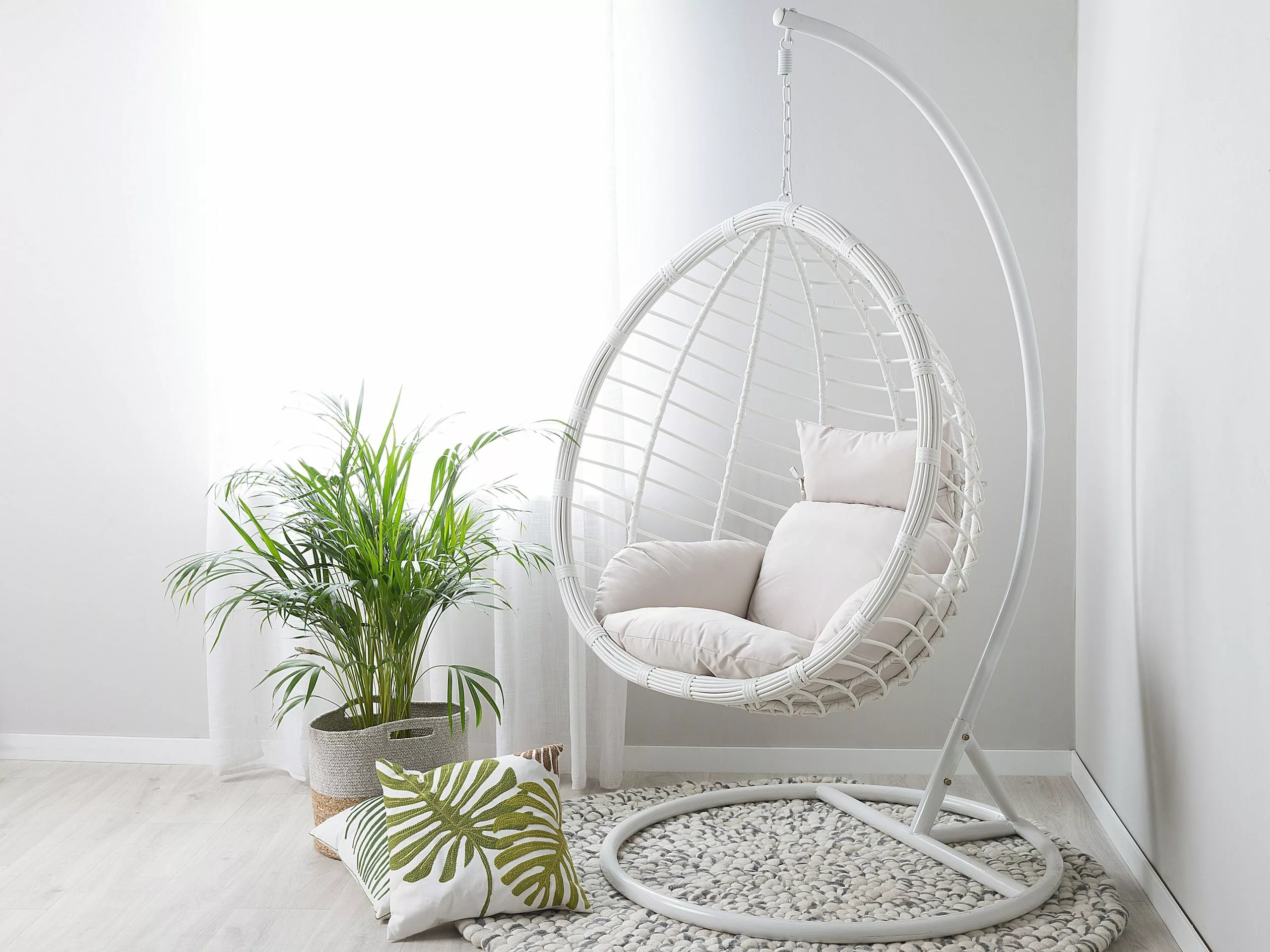 Beliani Silla Colgante En Ratán Blanca Con Soporte FANO - Imagen 2