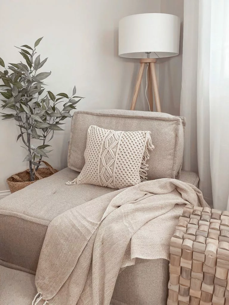 Beliani Mesa Auxiliar De Madera De Teca Clara 32 X 32 Cm CAJEME - Imagen 3