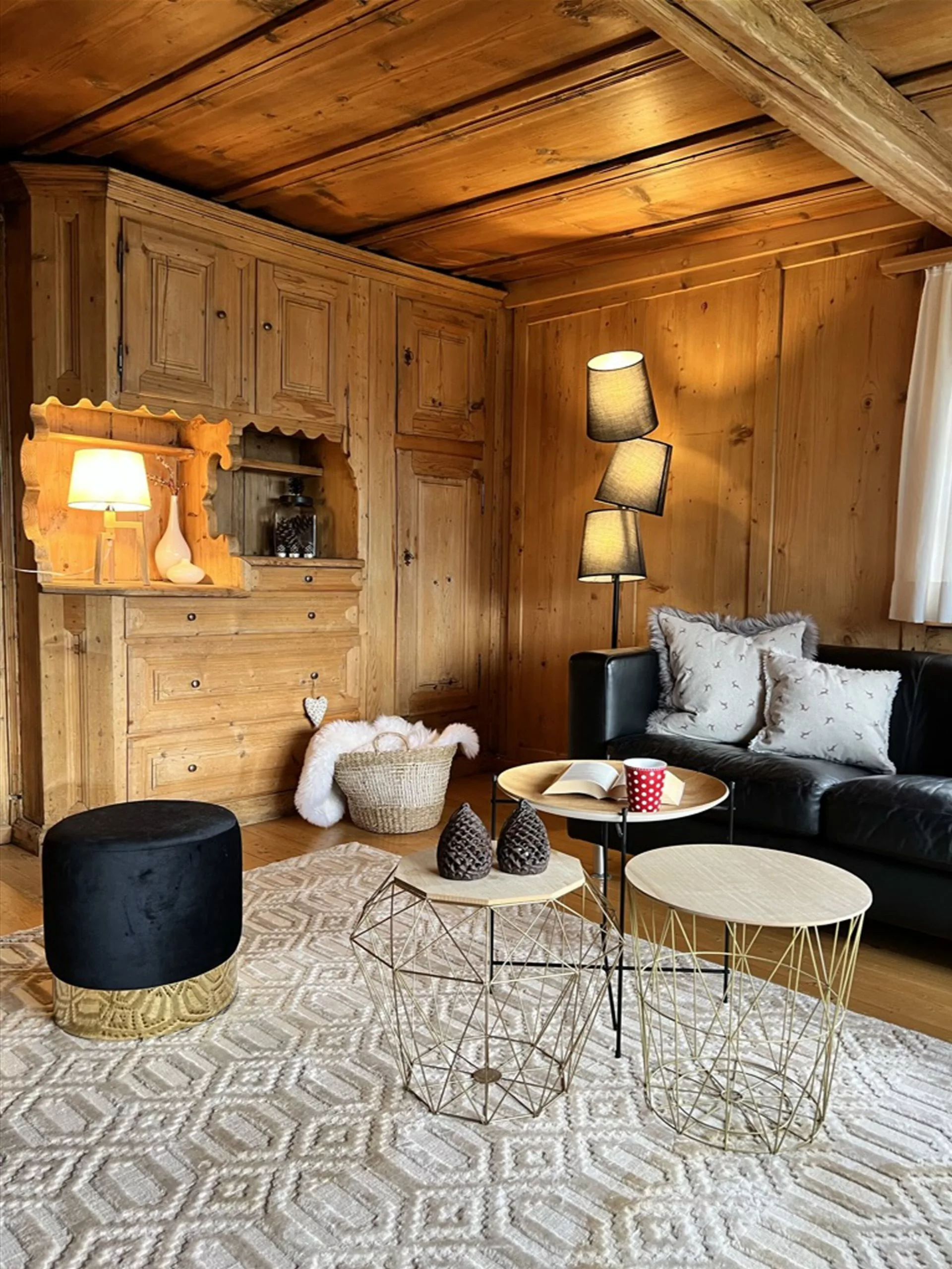 Beliani Mesa Auxiliar Dorado/madera Clara ⌀ 40 Cm LANARK - Imagen 6