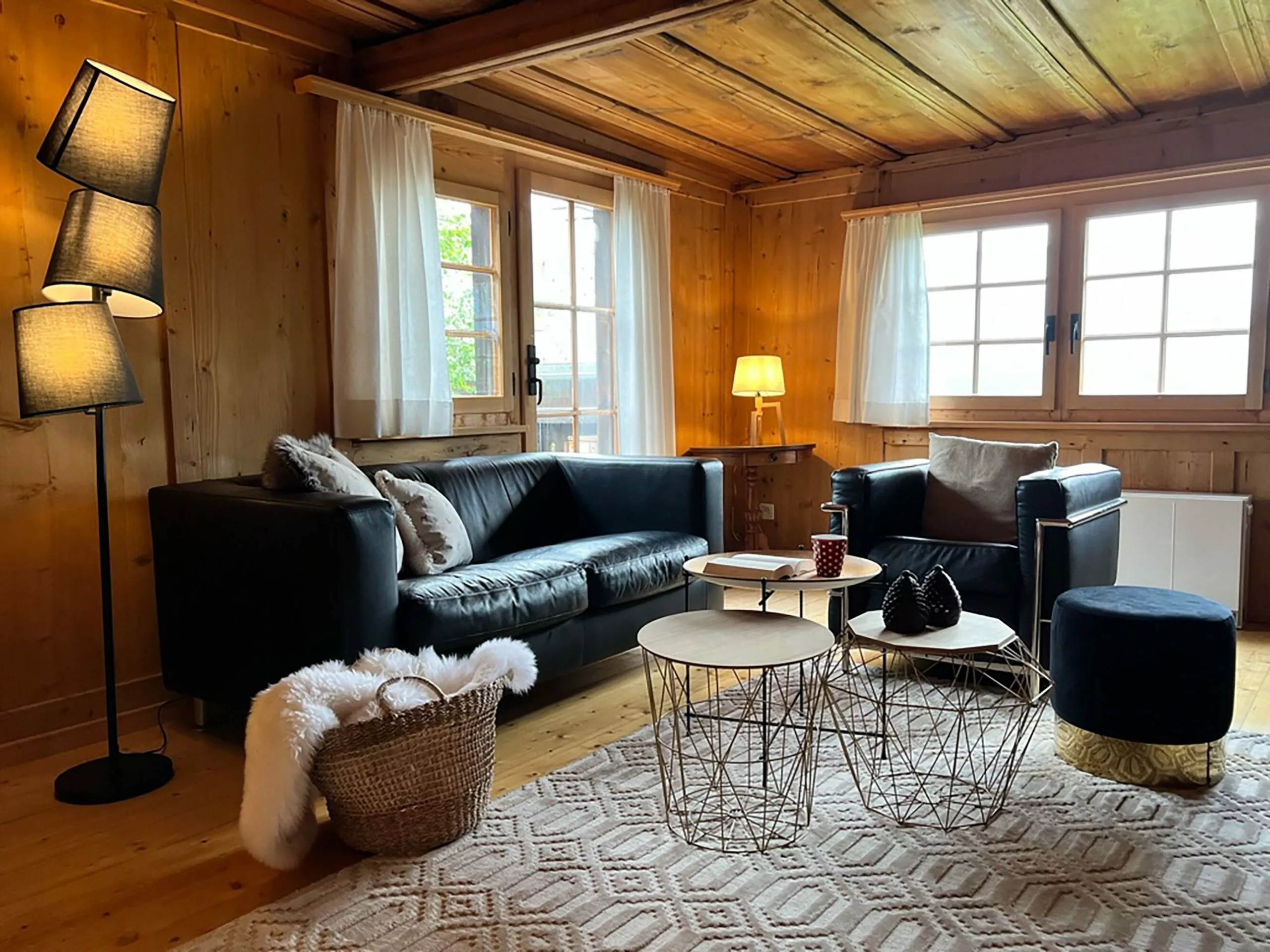 Beliani Mesa Auxiliar Negro/madera Clara ⌀ 40 Cm LANARK - Imagen 5