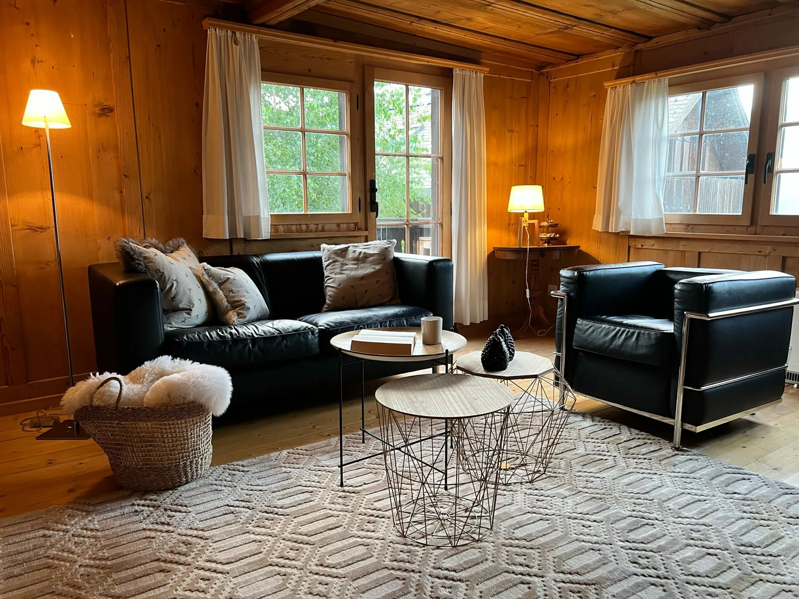 Beliani Mesa Auxiliar Negro/madera Clara ⌀ 40 Cm LANARK - Imagen 6